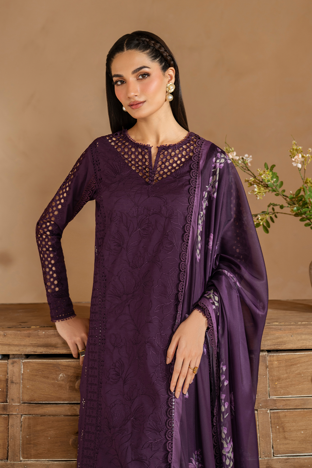 UE-481 Embroidered Lawn