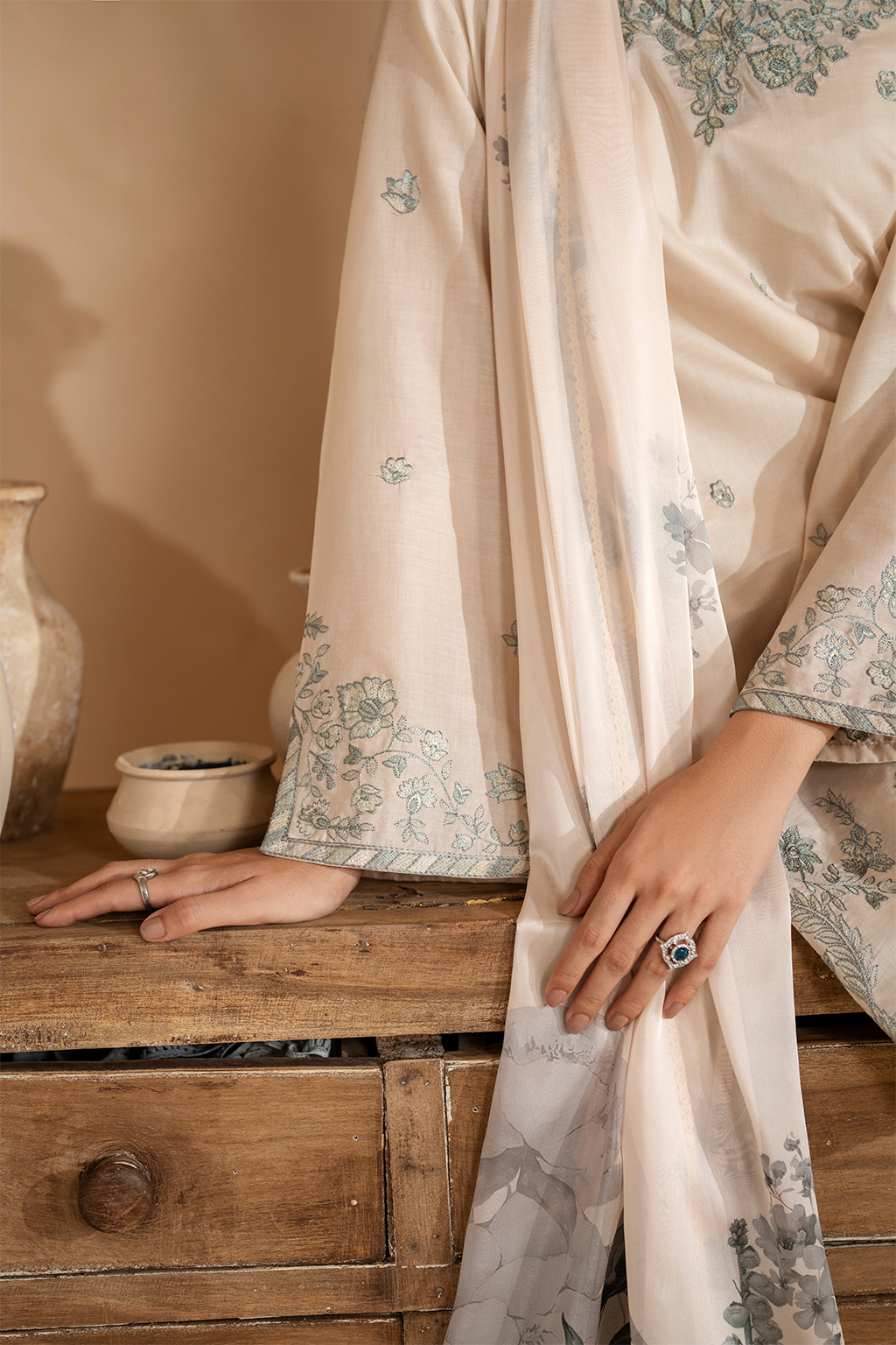 UE-485 Embroidered Lawn