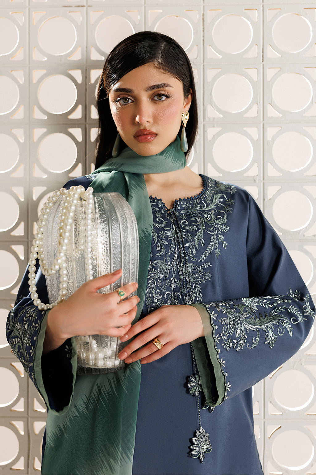 UE-685 Embroidered Lawn