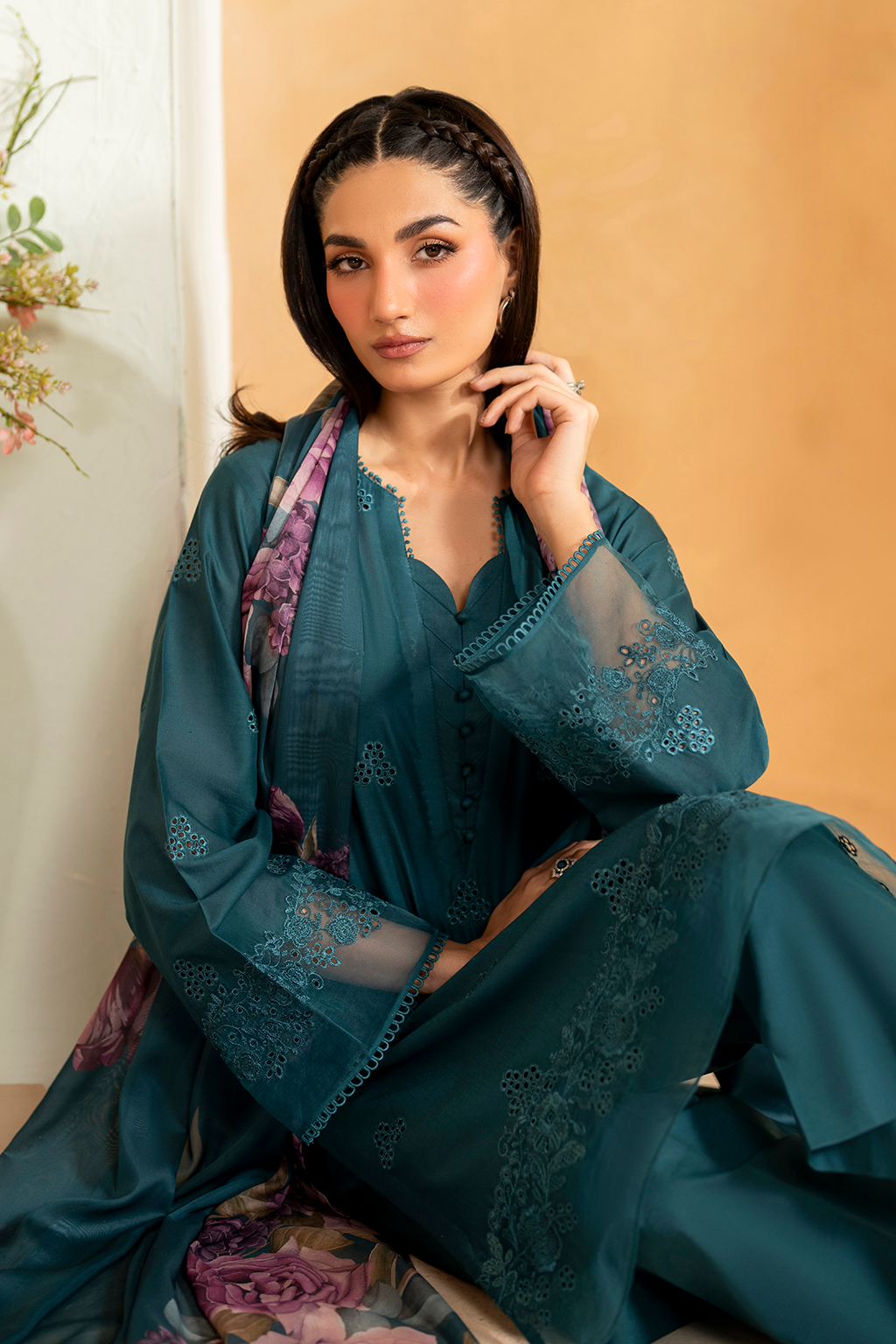 UE-482 Embroidered Lawn