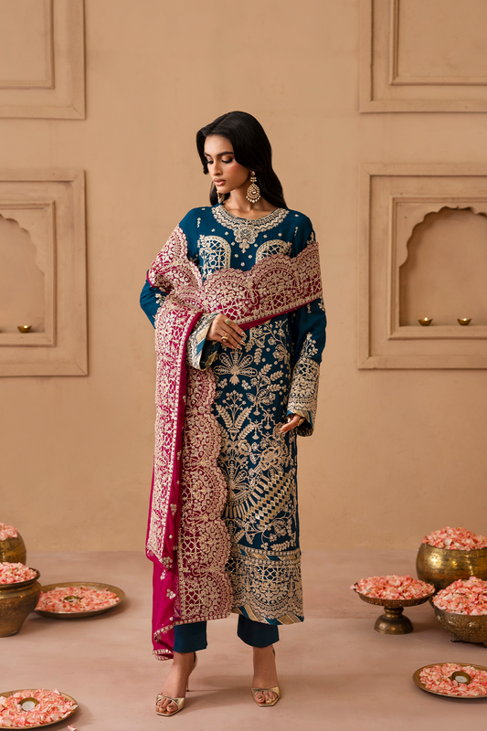 KAVYA -Sheherzadi' 25 by Emaan Adeel at #VogueClothingStudio