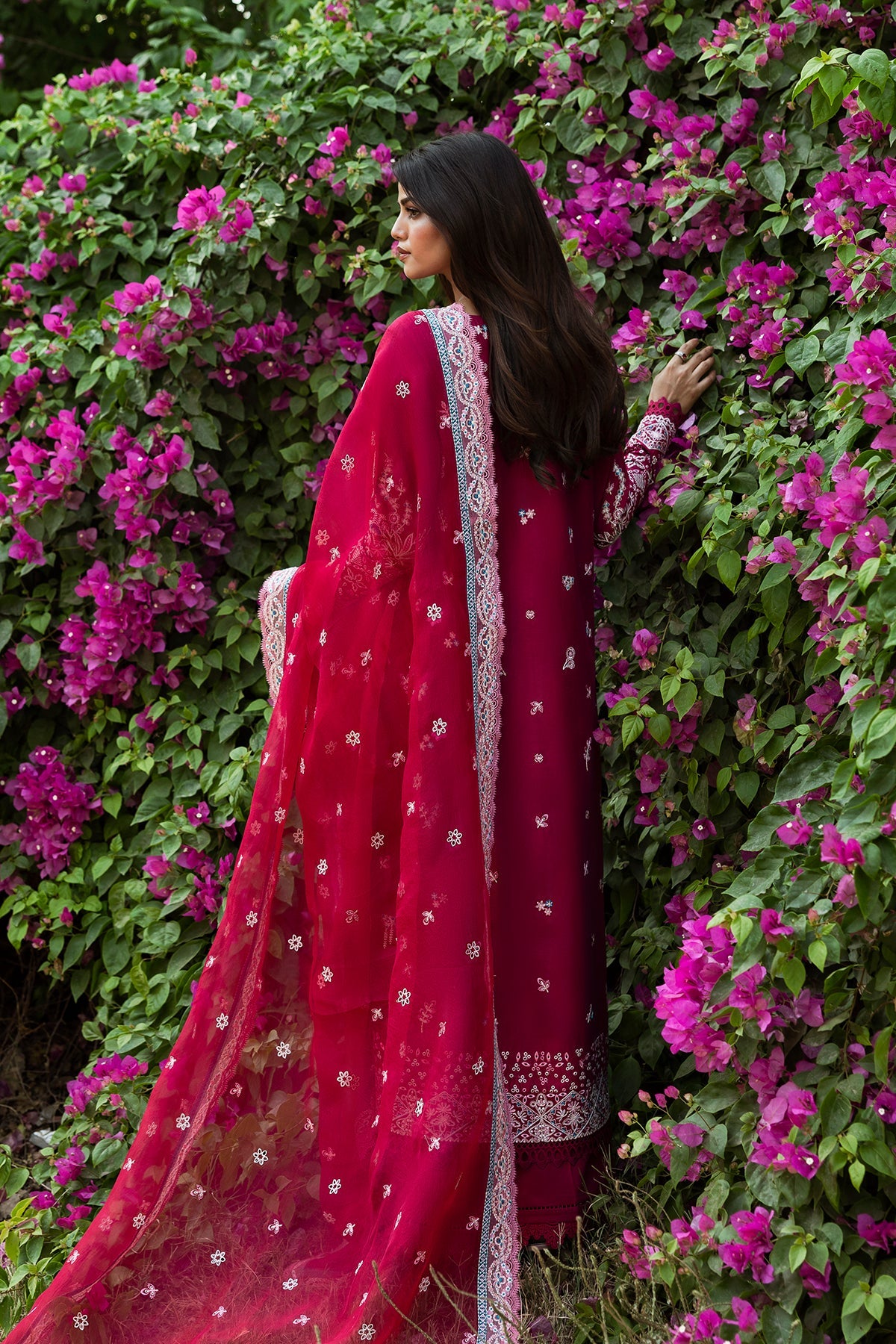 9849-Humnasheen-Mulaqatat Festive Lawn '2025