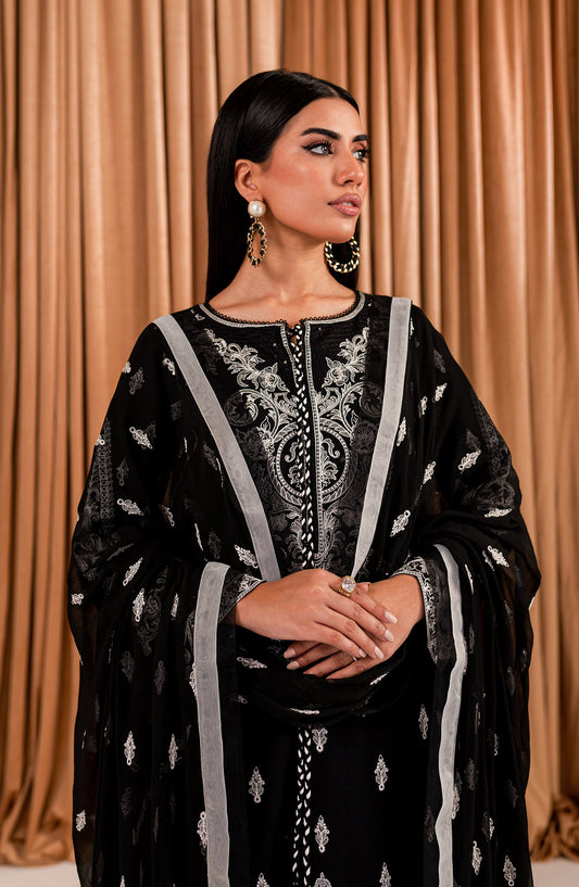 Black & White - Cyra (MLFD-158)