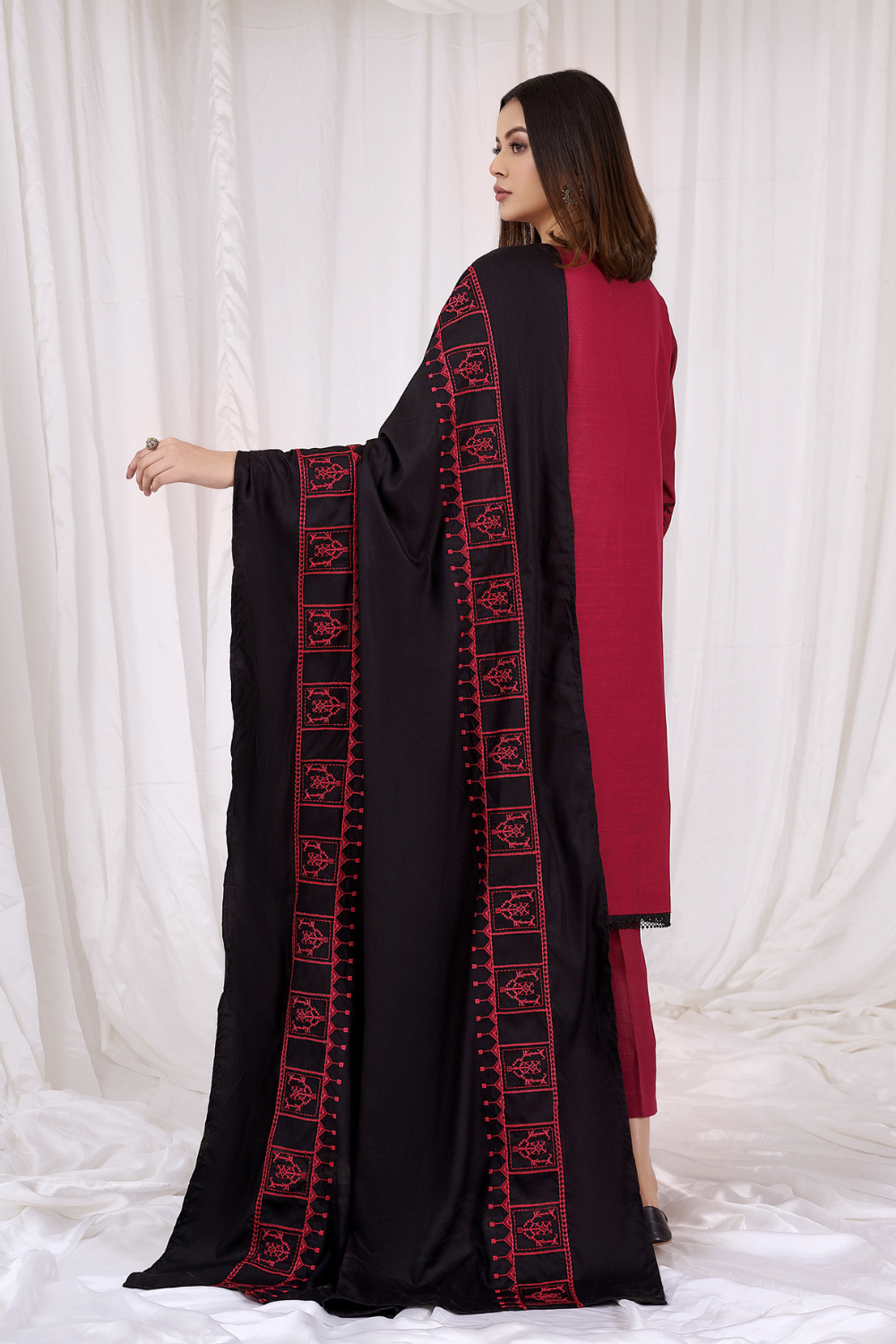 3 PC Unstitched | Khaddar Embroidered Suit