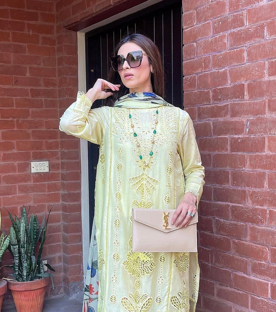 Zarminay Haq slays in this beautiful ensemble from mehru lawn