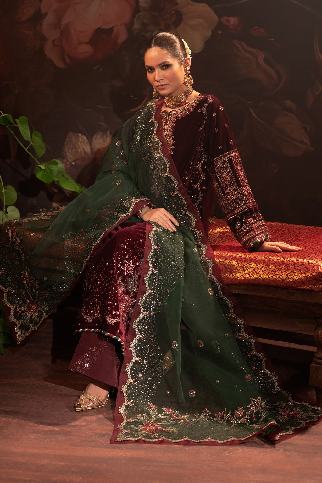 IV-39 Embroidered Velvet - Iznik