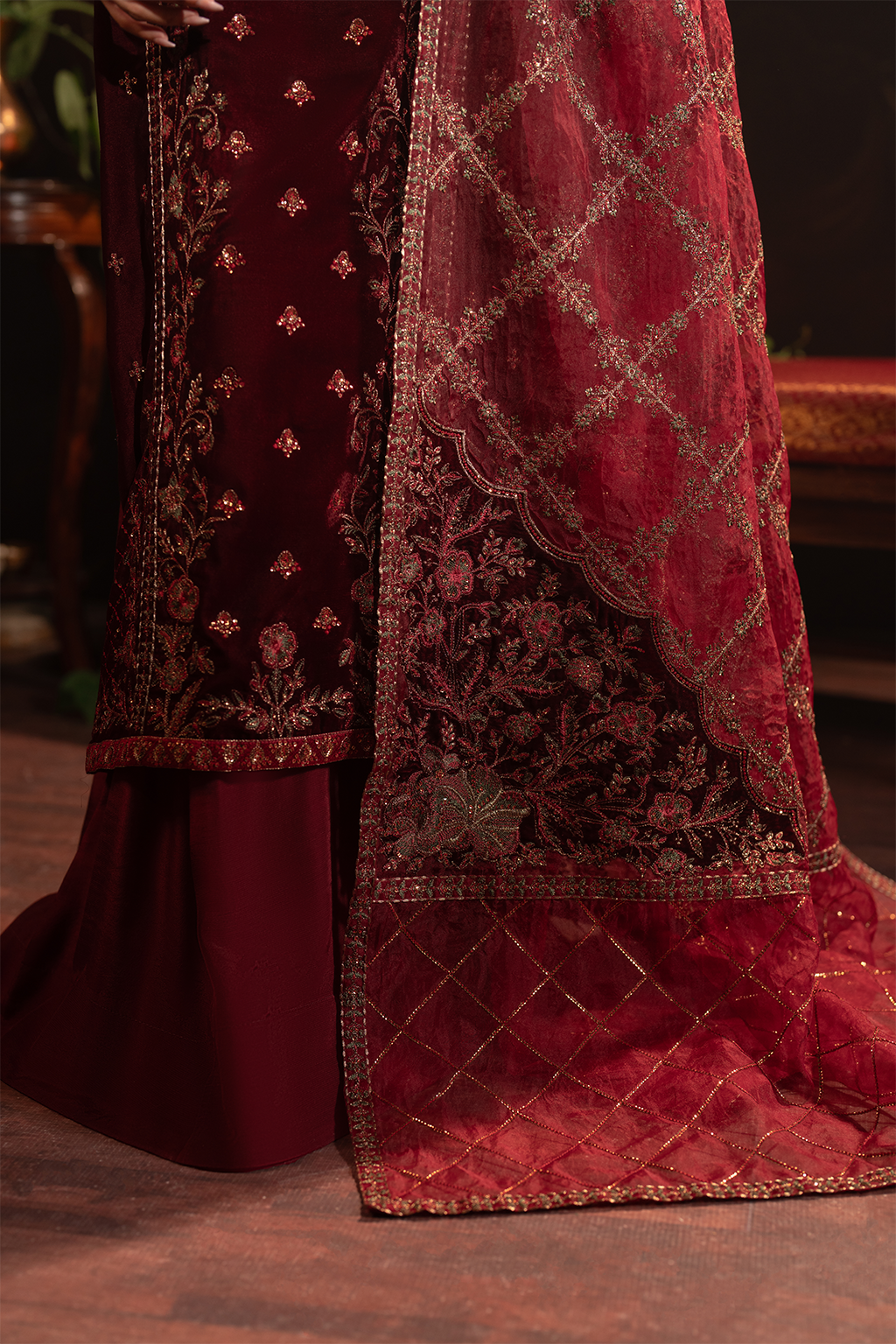 IV-45 Embroidered Velvet - Iznik