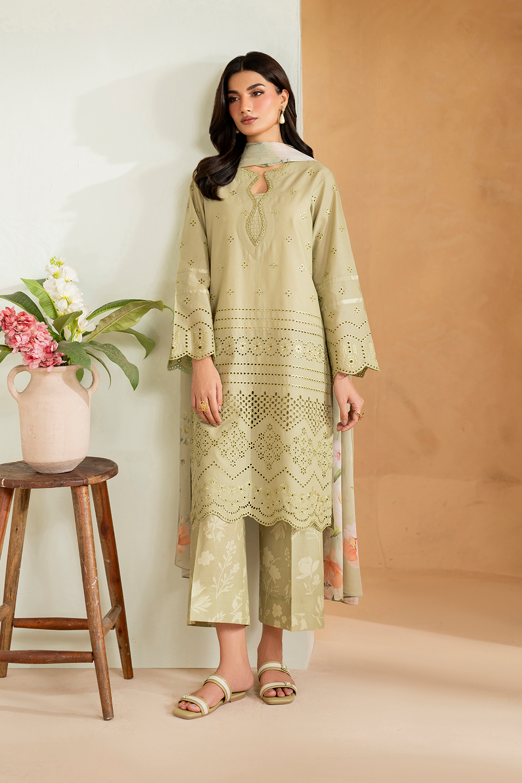 UE-475 Embroidered Lawn