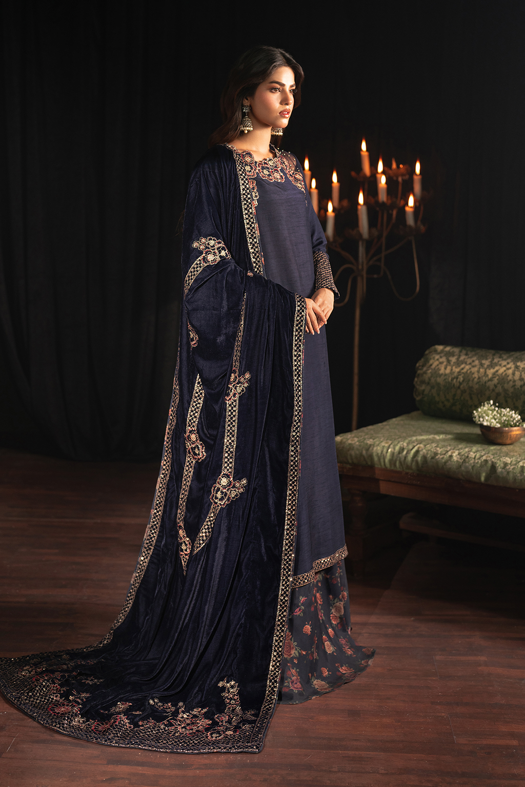 IV-49 Embroidered Velvet - Iznik