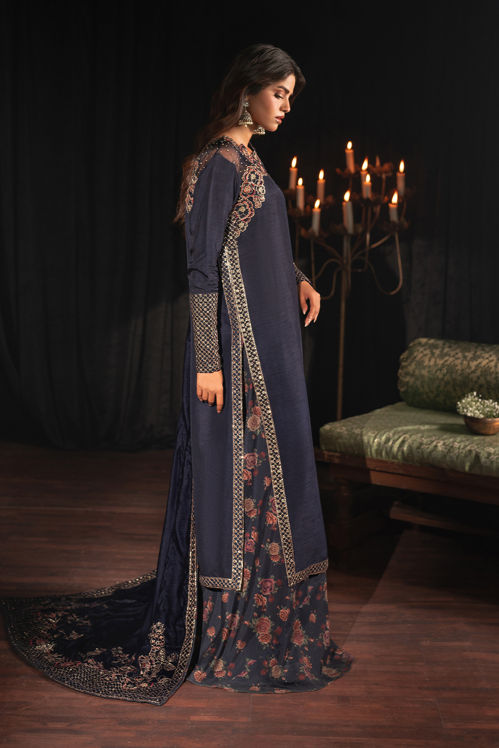 IV-49 Embroidered Velvet - Iznik