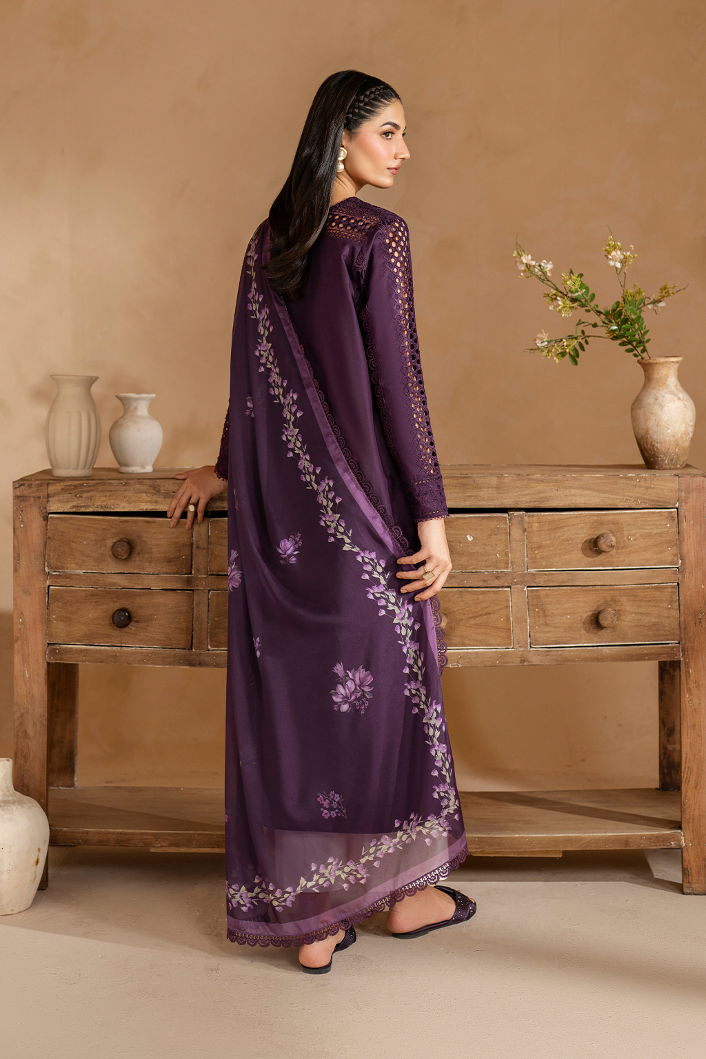 UE-481 Embroidered Lawn