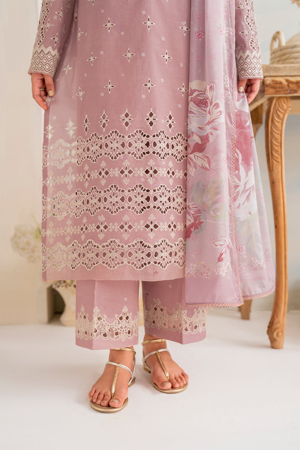 IGL-04 Embroidered Lawn