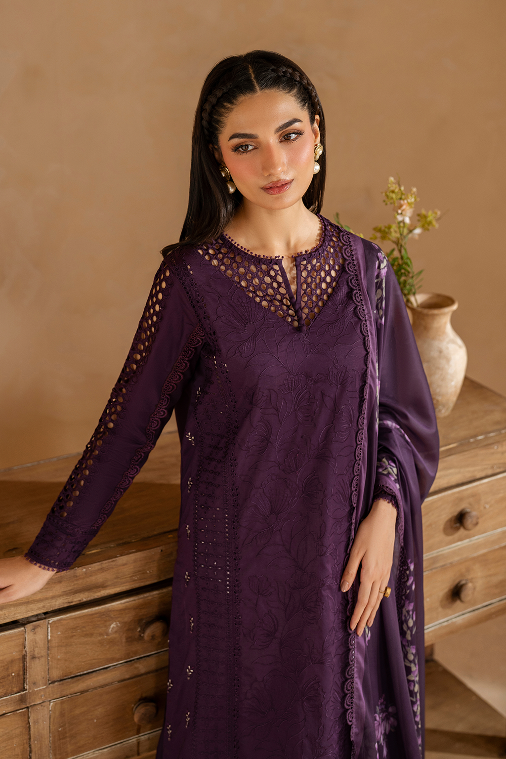 UE-481 Embroidered Lawn