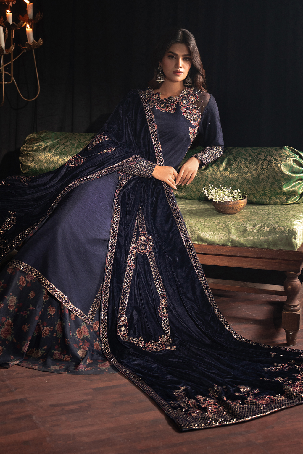 IV-49 Embroidered Velvet - Iznik