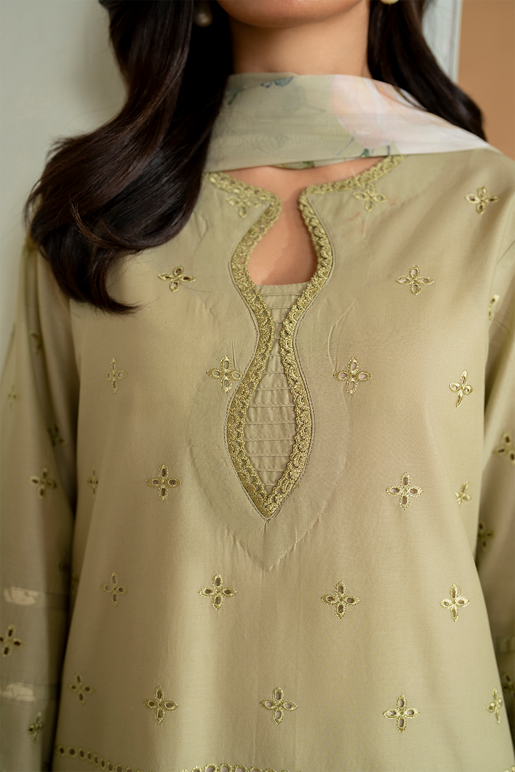 UE-475 Embroidered Lawn