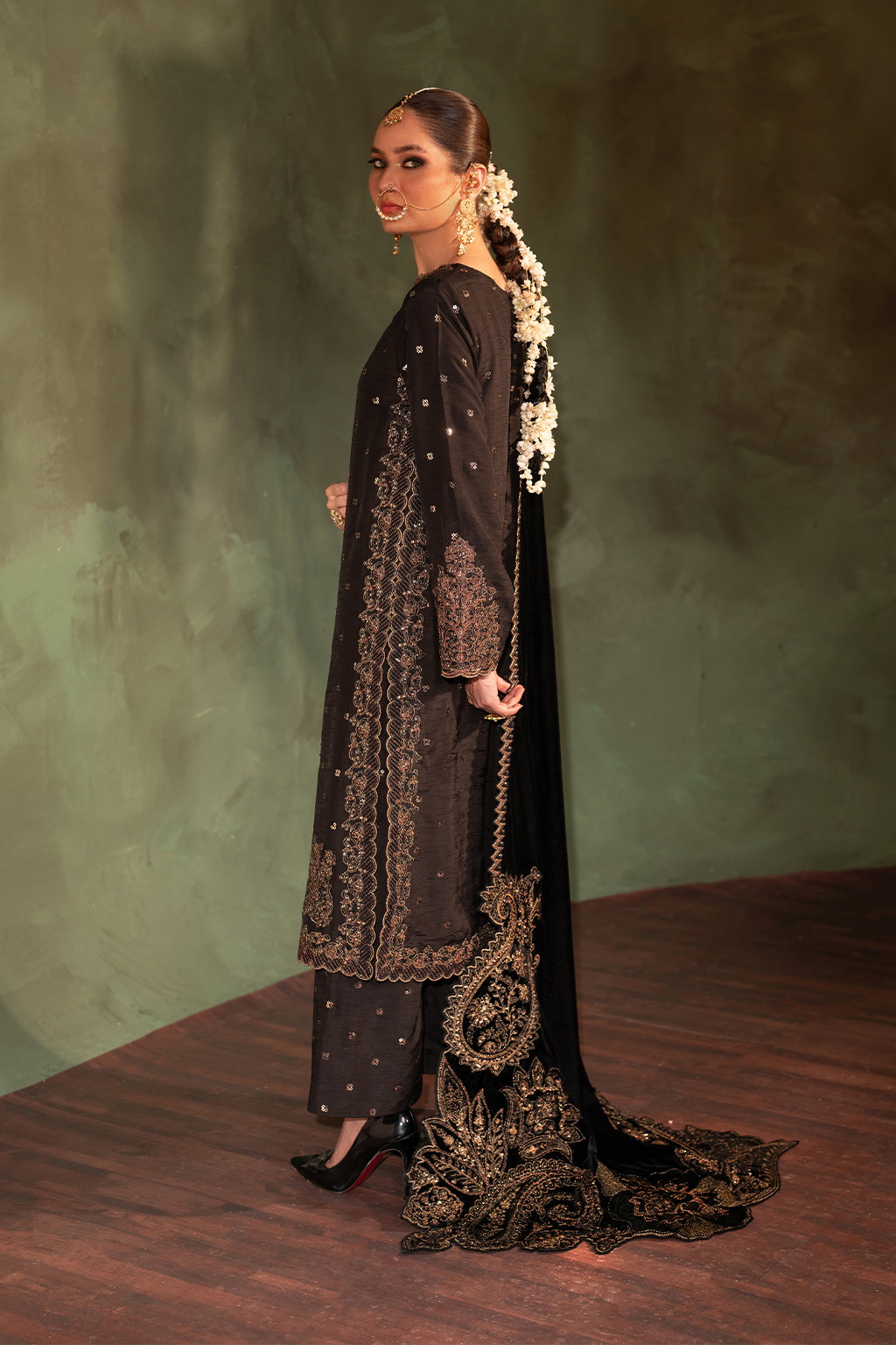 IV-44 Embroidered Velvet - Iznik