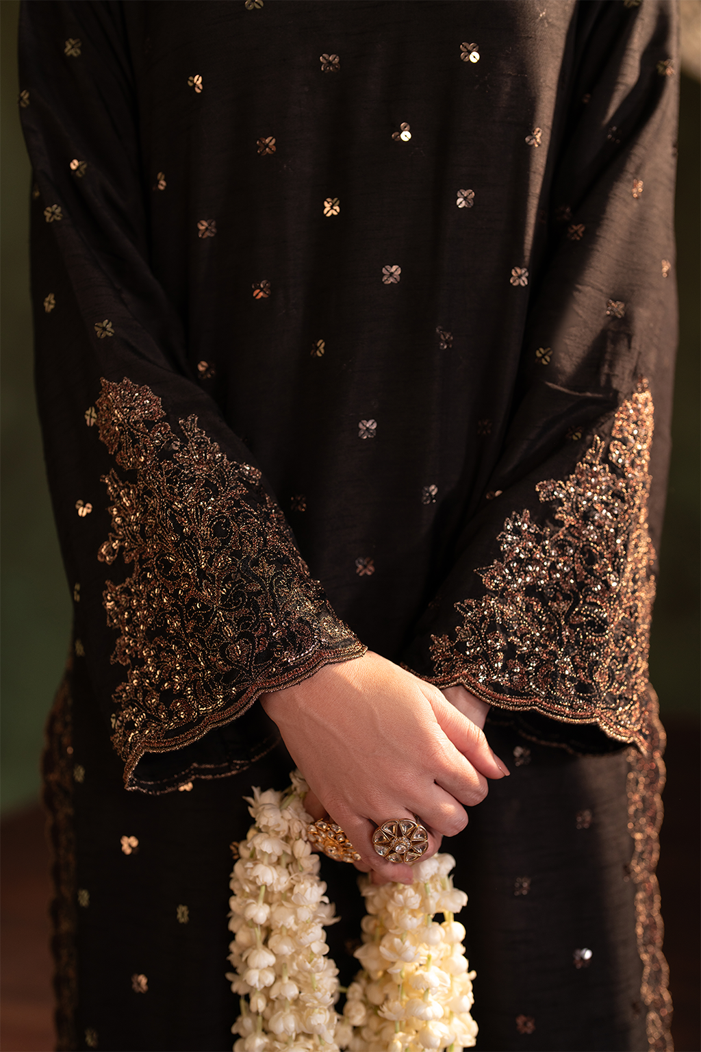 IV-44 Embroidered Velvet - Iznik