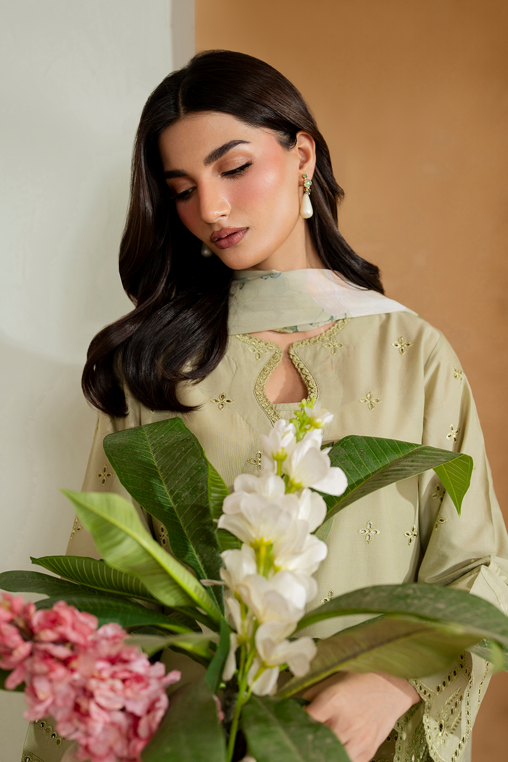 UE-475 Embroidered Lawn