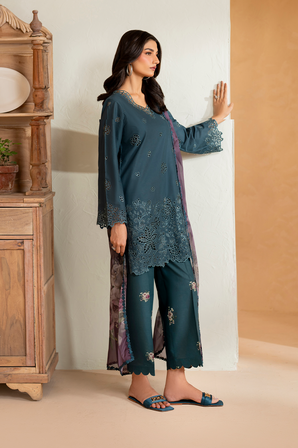 UE-474 Embroidered Lawn
