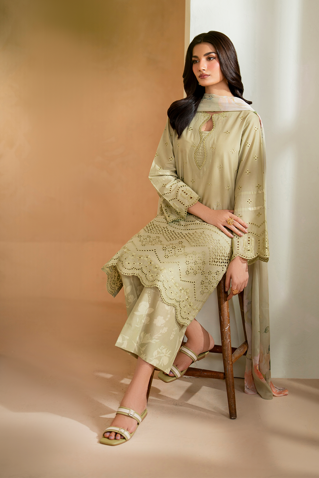 UE-475 Embroidered Lawn