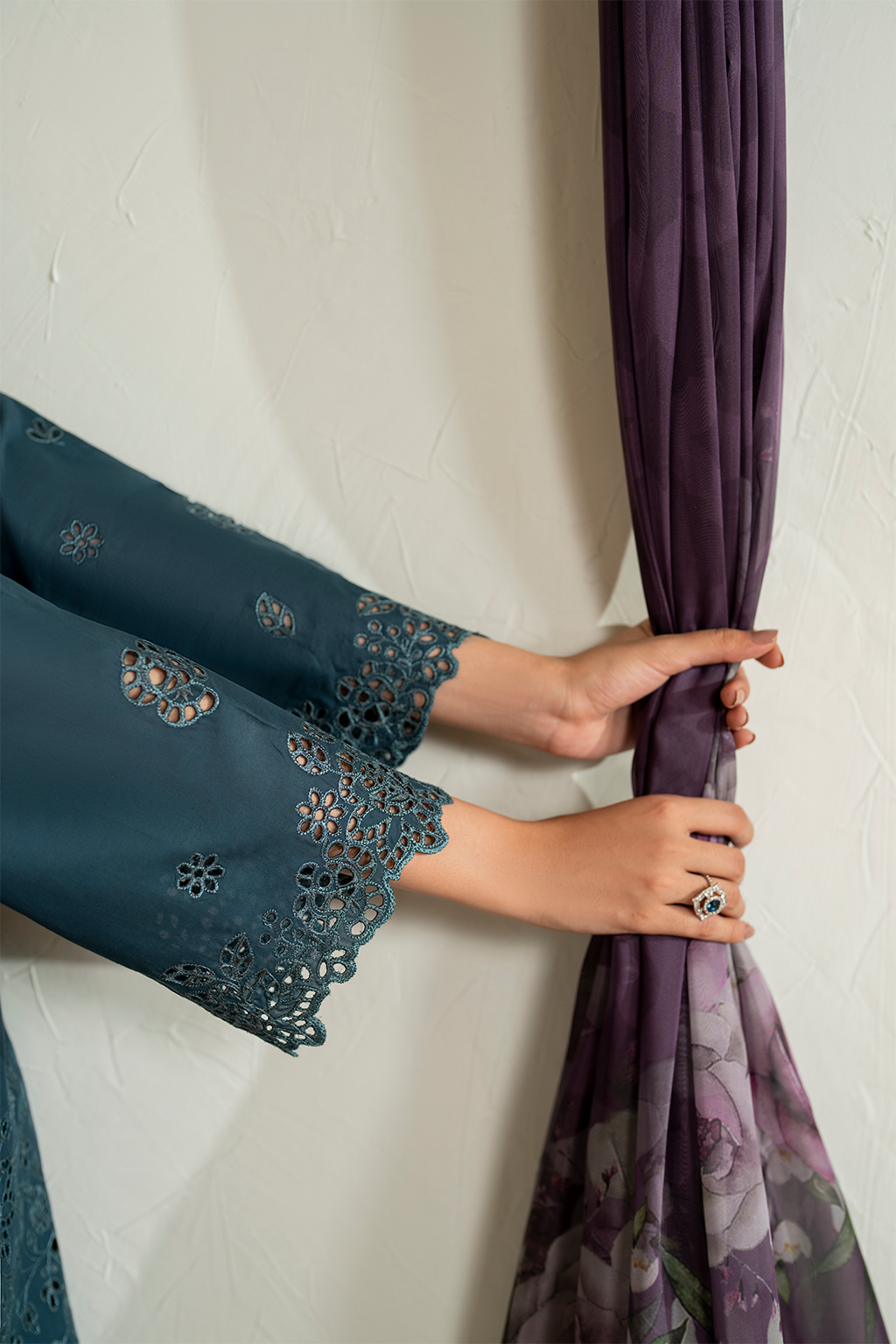 UE-474 Embroidered Lawn