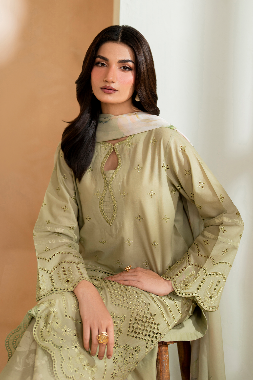 UE-475 Embroidered Lawn