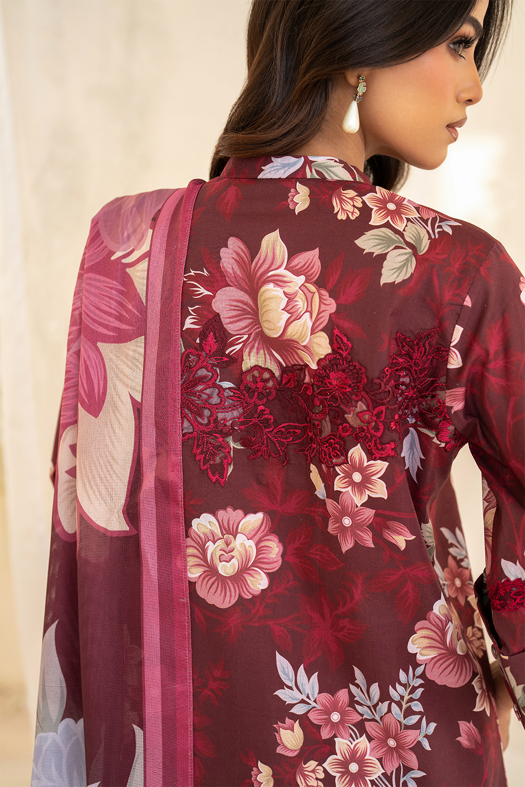 UE-439  Printed Lawn