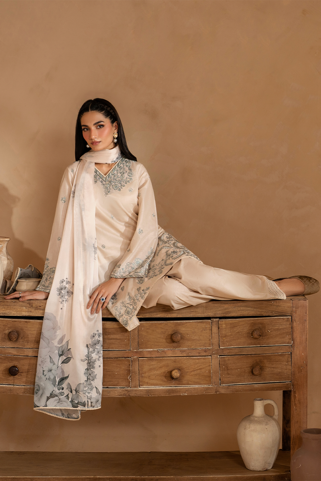 UE-485  Embroidered Lawn