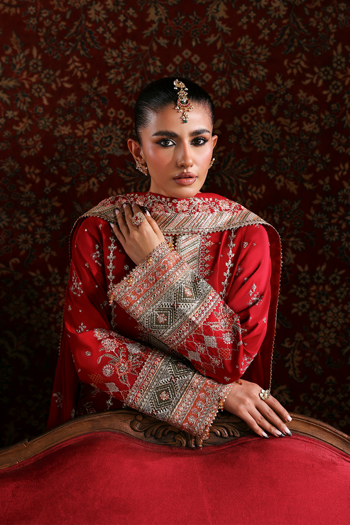 MAHGUL - Afsana-e-silk by Emaan Adeel at #VogueClothingStudio