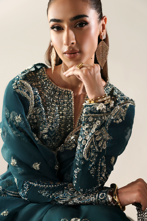 STARLIGHT SWAY - Serein luxe silk by Emaan Adeel at #VogueClothingStudio
