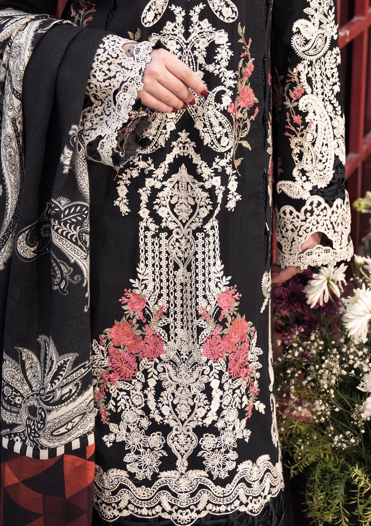 EMBROIDERED ORGANZA FRONT DAMAN BORDER from Elaf Winter Pashmina Shawl Collection 2024