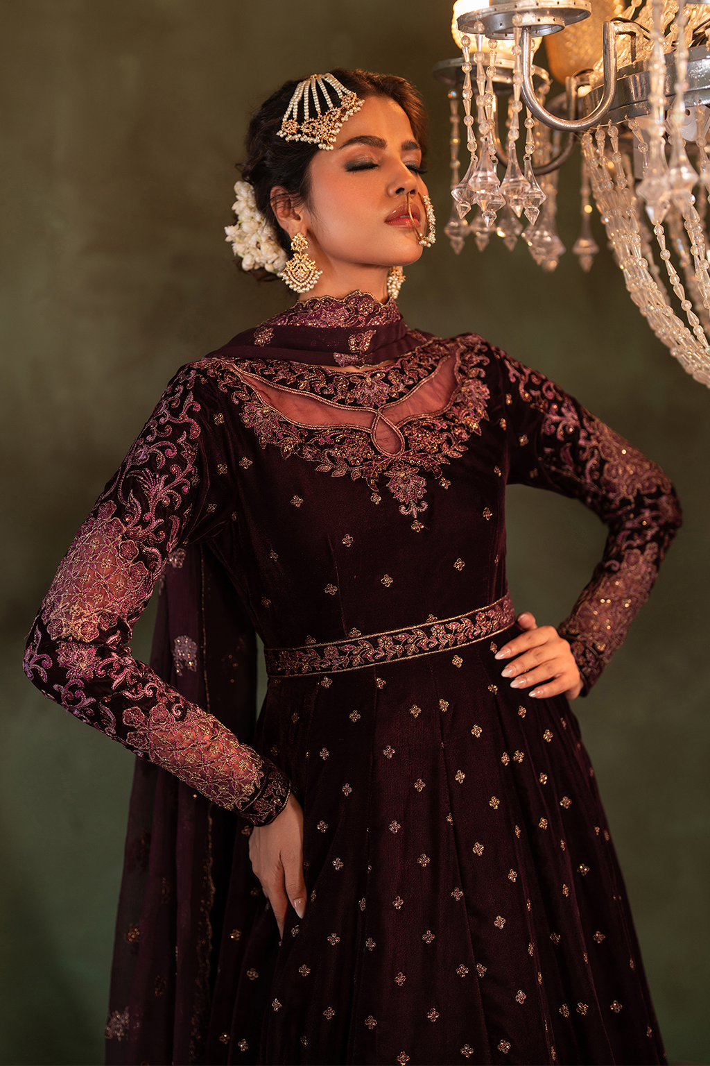 IV-54 Embroidered Velvet - Iznik