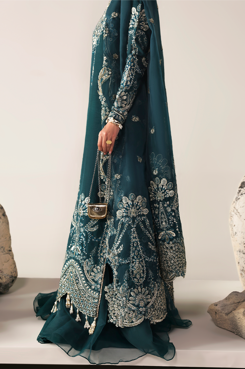 STARLIGHT SWAY - Serein luxe silk by Emaan Adeel at #VogueClothingStudio