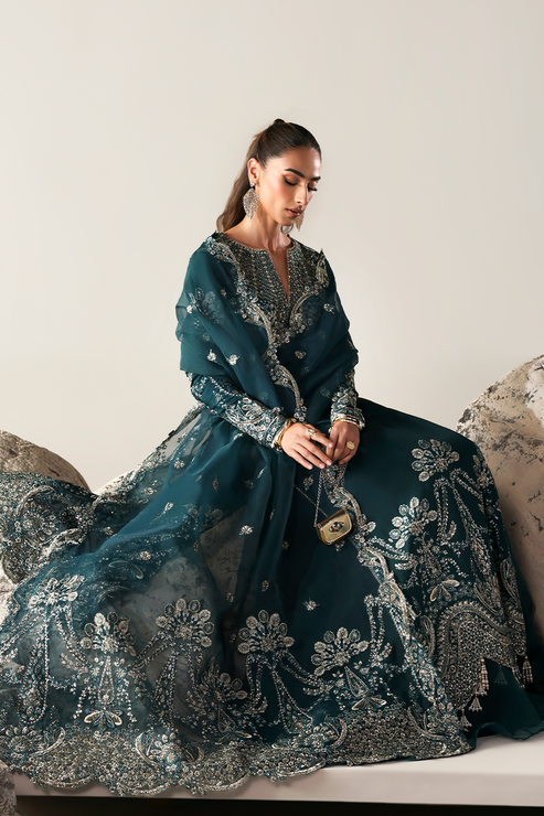 STARLIGHT SWAY - Serein luxe silk by Emaan Adeel at #VogueClothingStudio