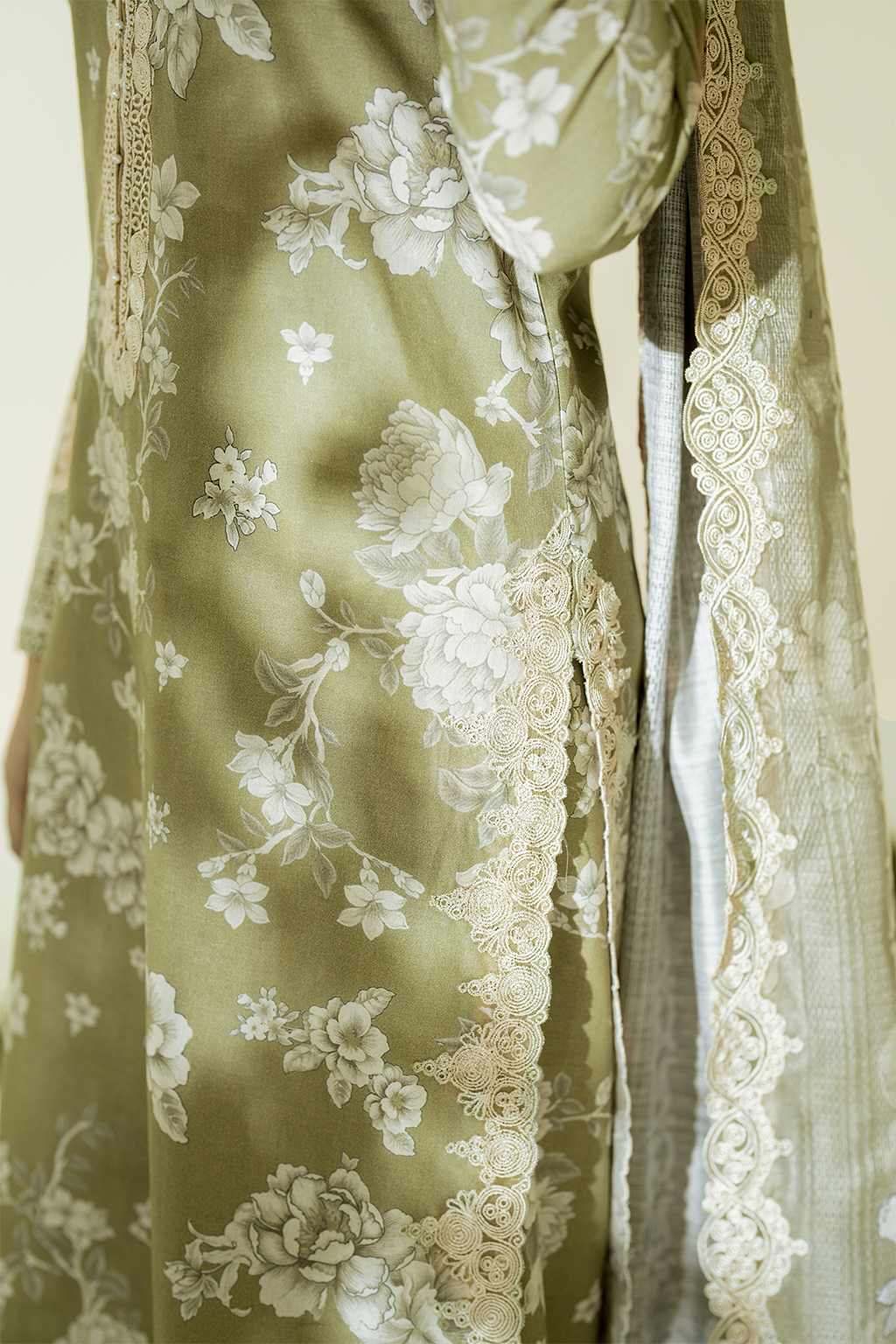 UE-454  Printed Lawn