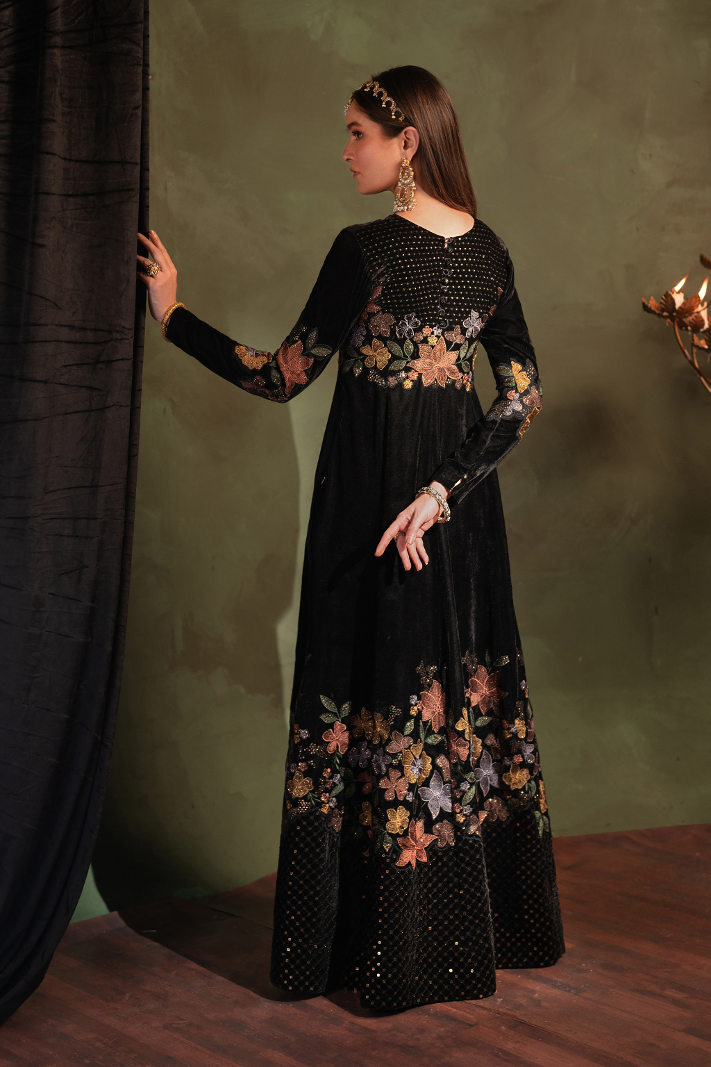 IV-52 Embroidered Velvet - Iznik