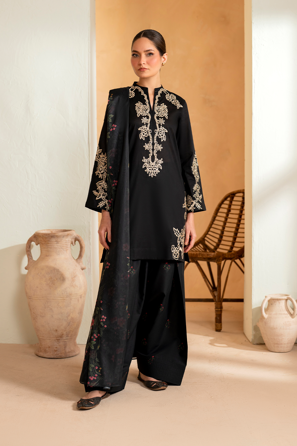 UE-476 Embroidered Lawn