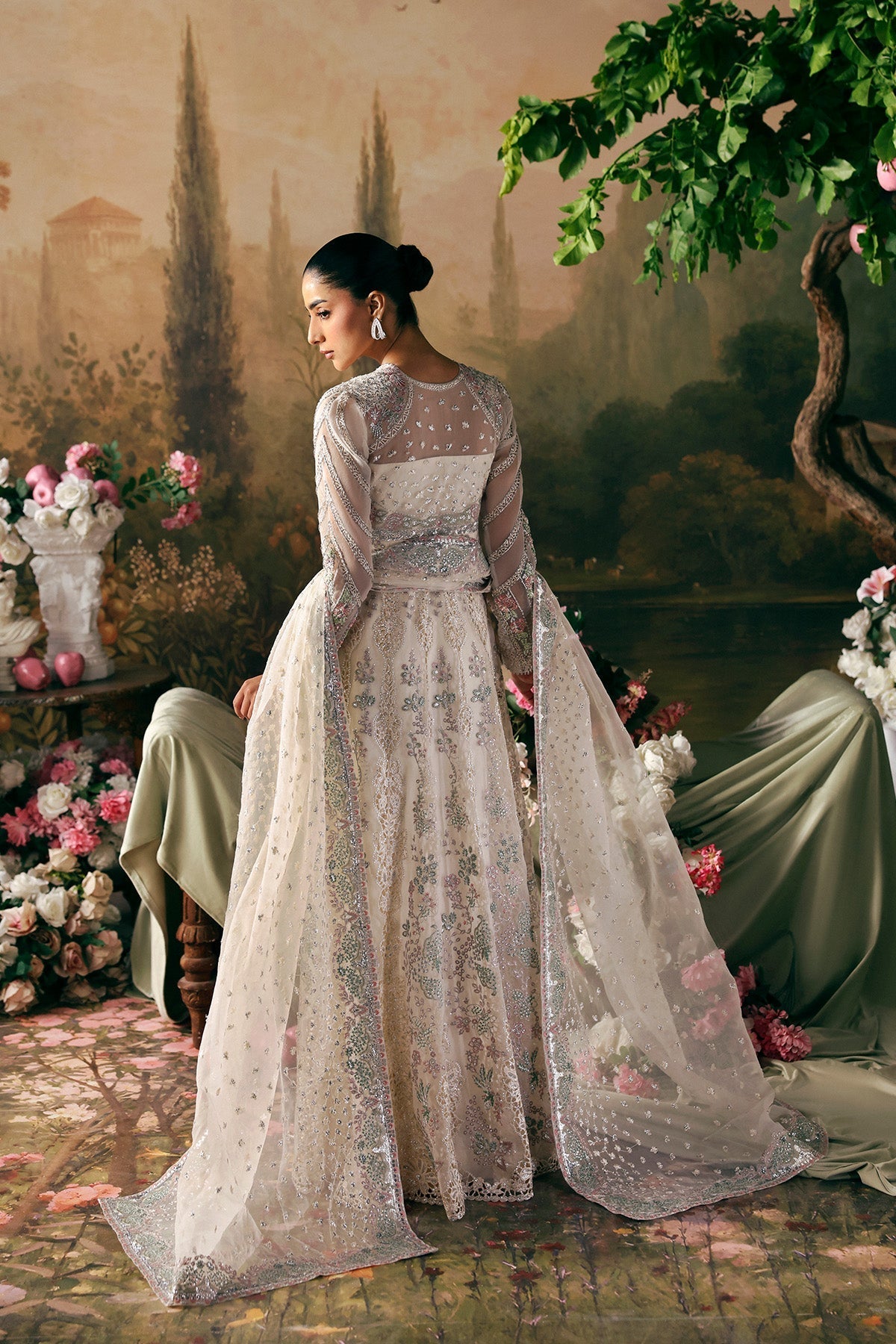 Queen from La Fuchsia'26 by Afrozeh at #VogueClothingStudio
