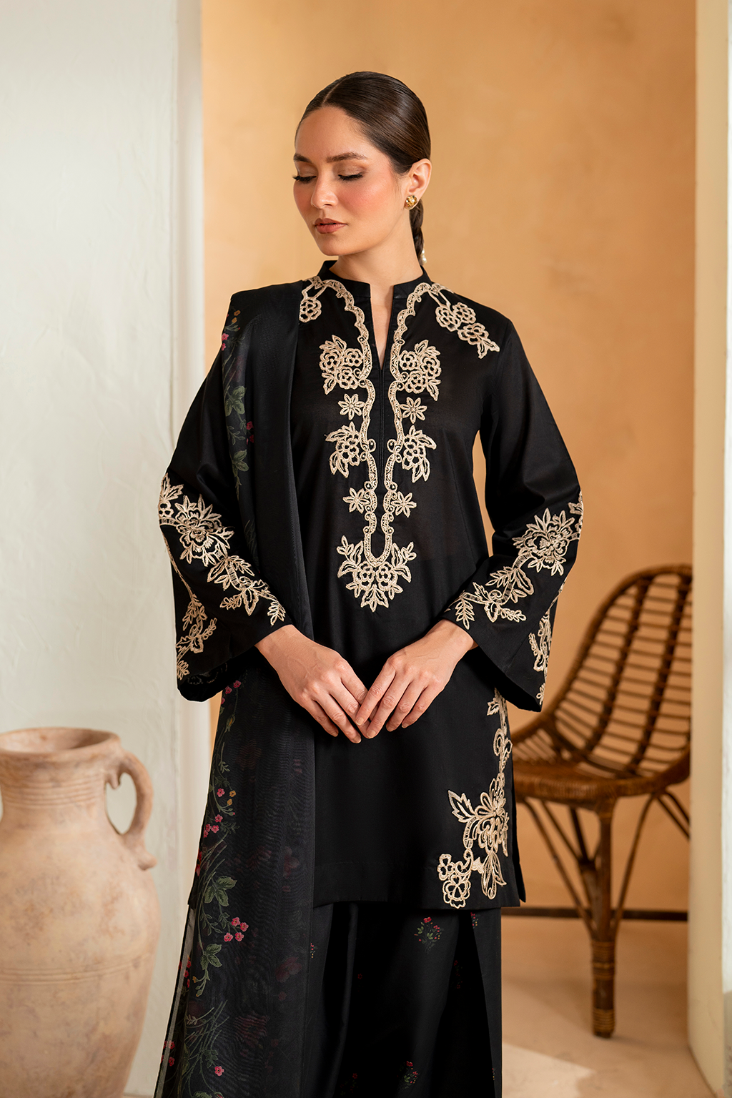 UE-476 Embroidered Lawn