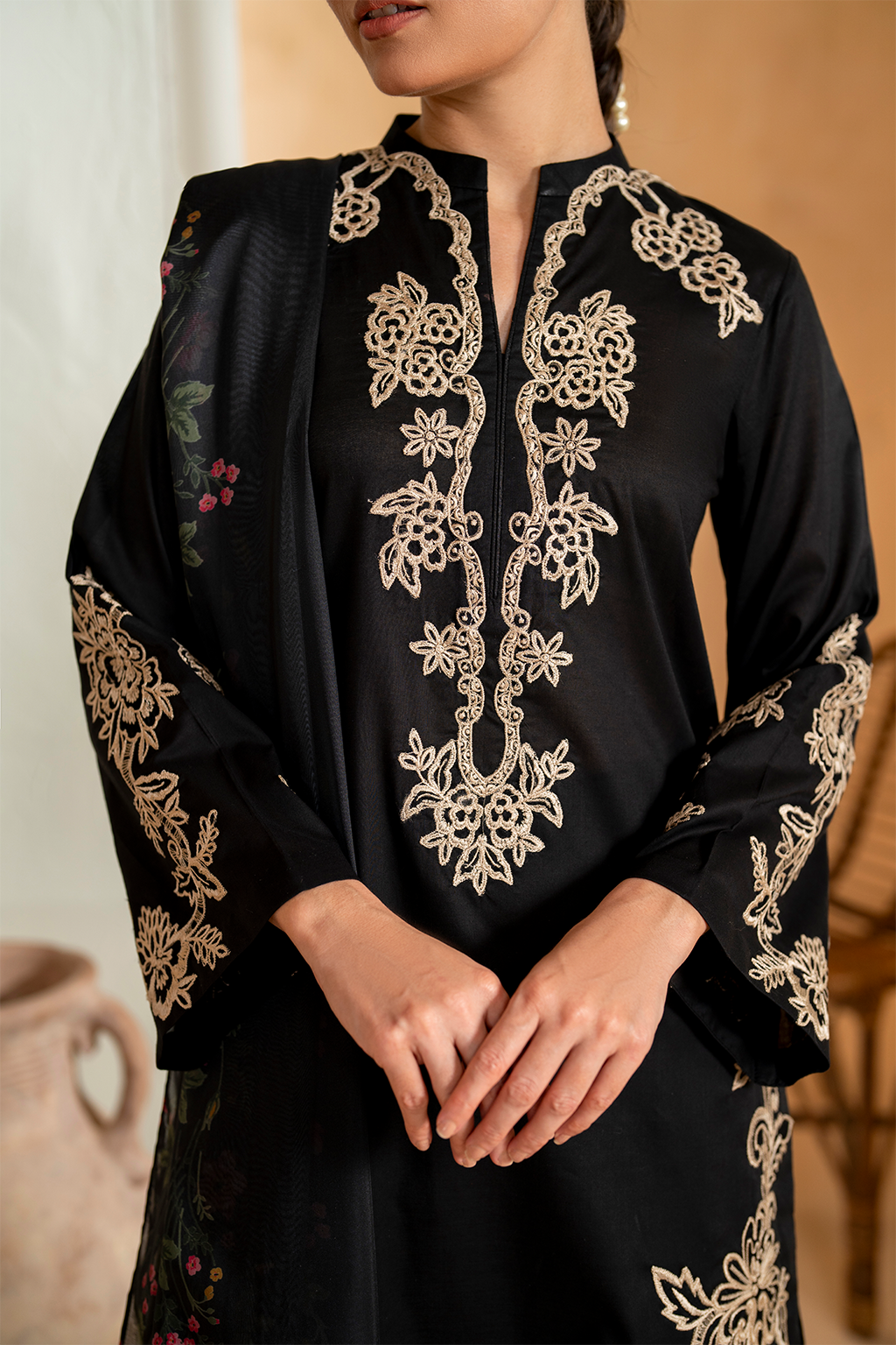 UE-476 Embroidered Lawn