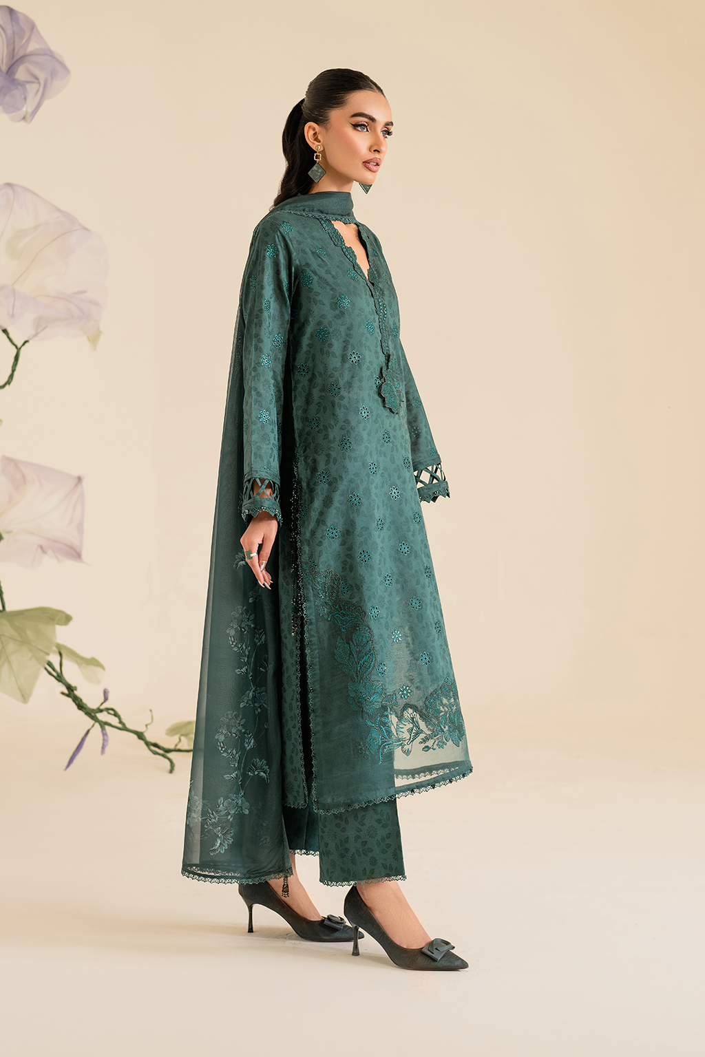 UE-429 Embroidered Textured Lawn