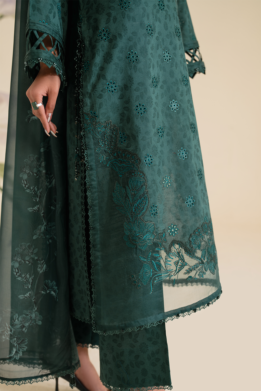 UE-429 Embroidered Textured Lawn