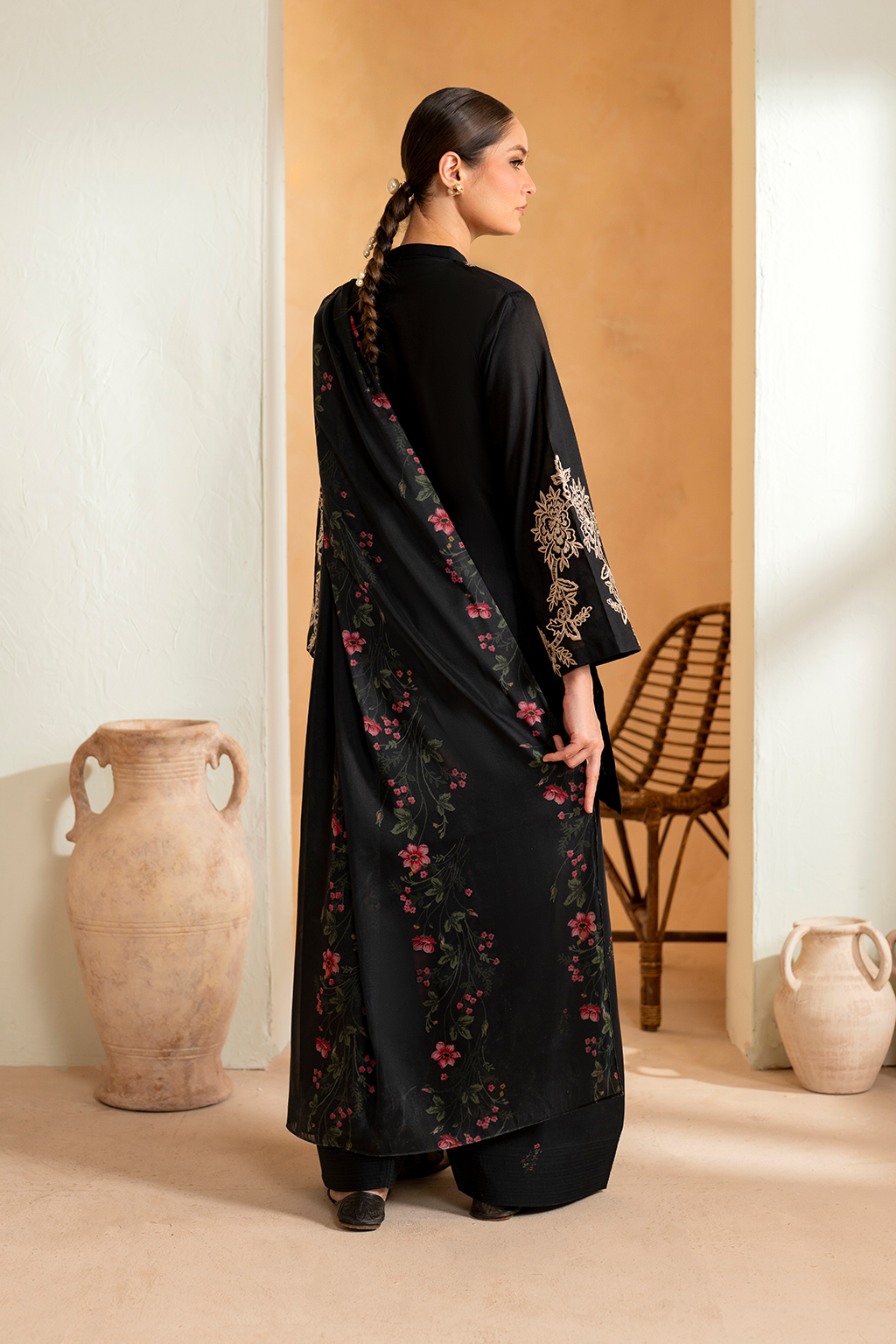 UE-476 Embroidered Lawn