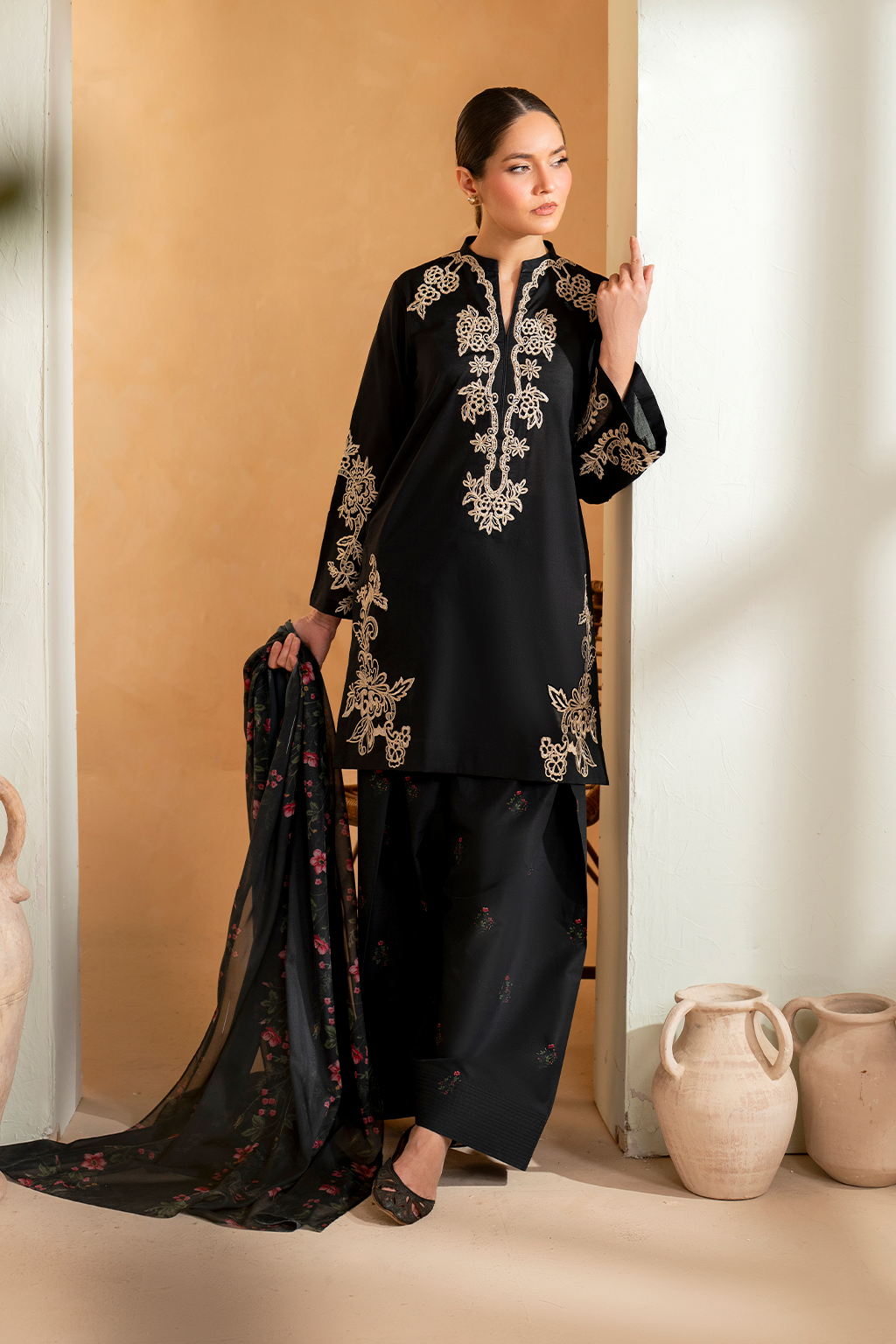 UE-476 Embroidered Lawn