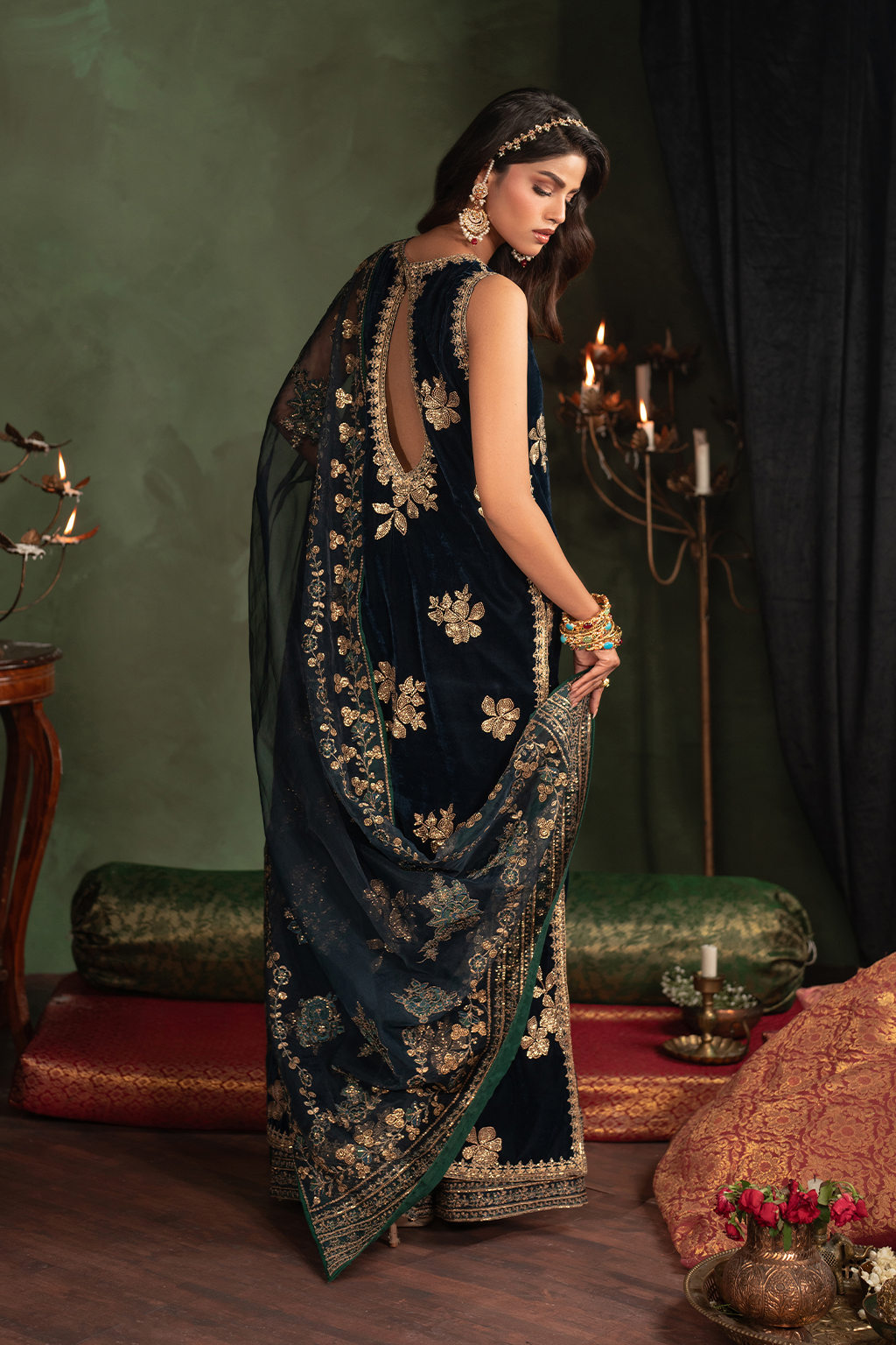 IV-51 Embroidered Velvet - Iznik