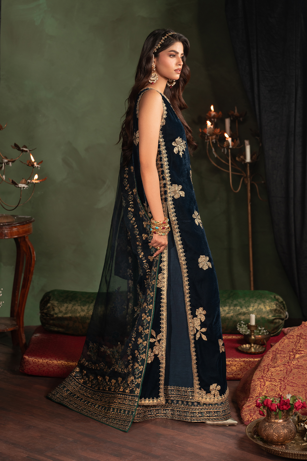 IV-51 Embroidered Velvet - Iznik