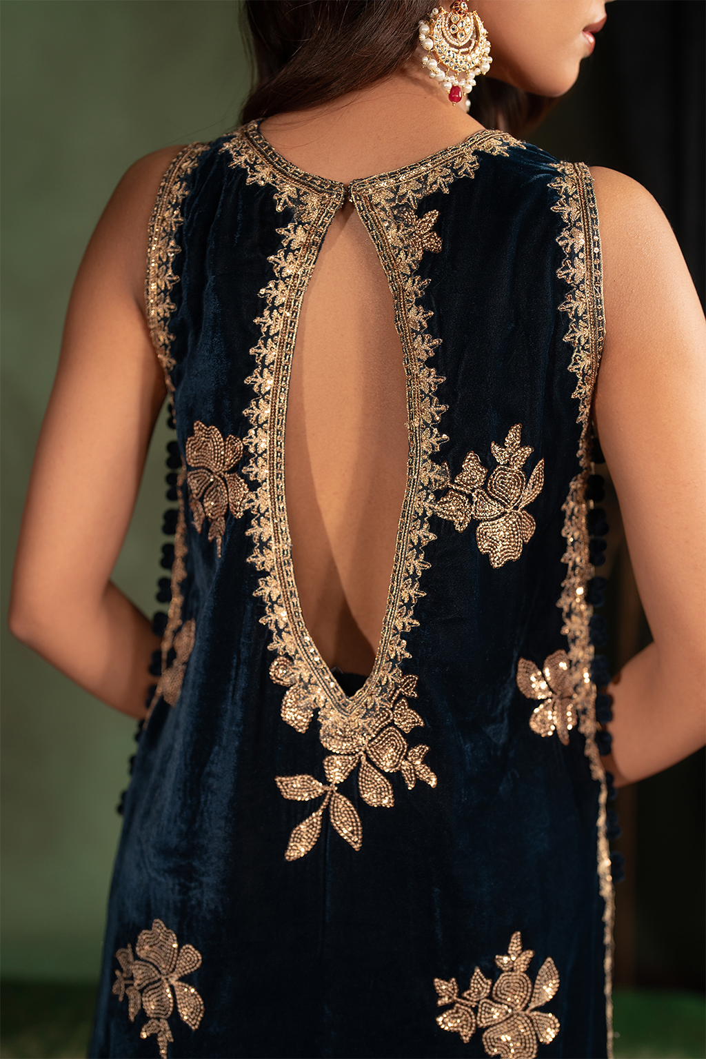 IV-51 Embroidered Velvet - Iznik