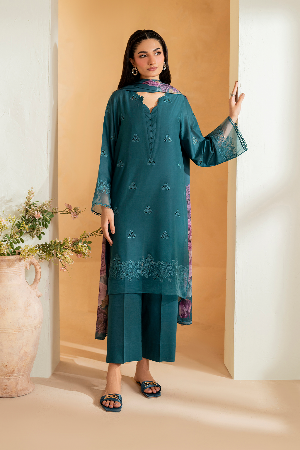 UE-482 Embroidered Lawn
