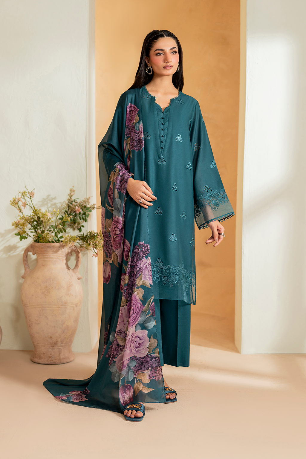 UE-482 Embroidered Lawn
