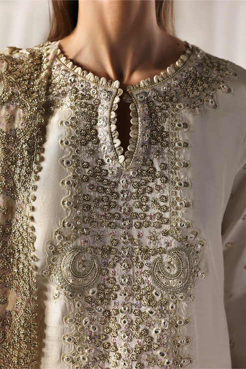 MISTY DAWN - Serein luxe silk by Emaan Adeel at #VogueClothingStudio